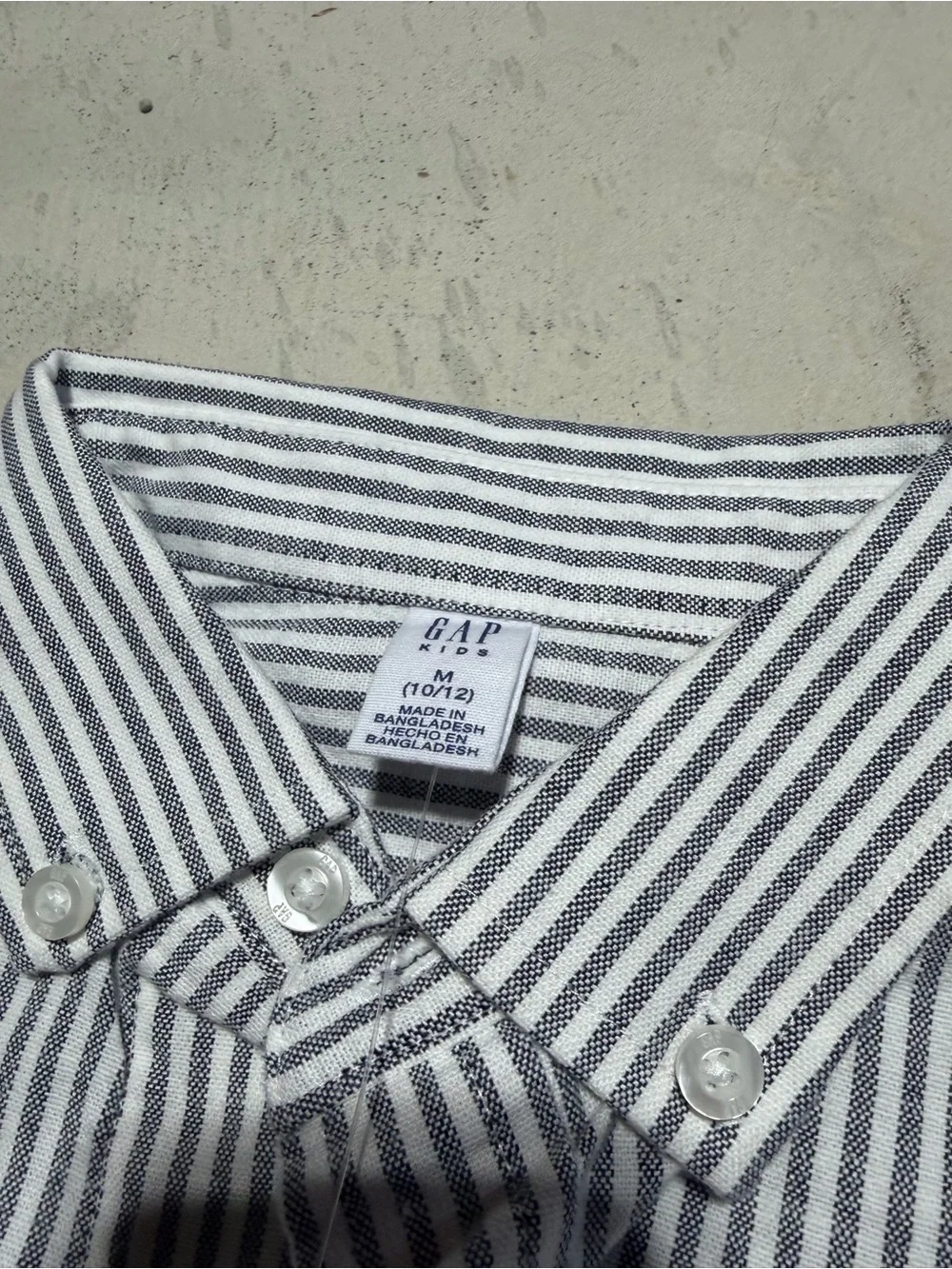Gap kids NWT Blue and White Striped Button-Down Oxford Shirt medium 10/12